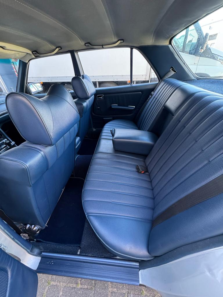Mercedes-Benz Mercedes 1979 Grijs, Auto's, Automaat, 1345 kg, Bluetooth, 2971 cc