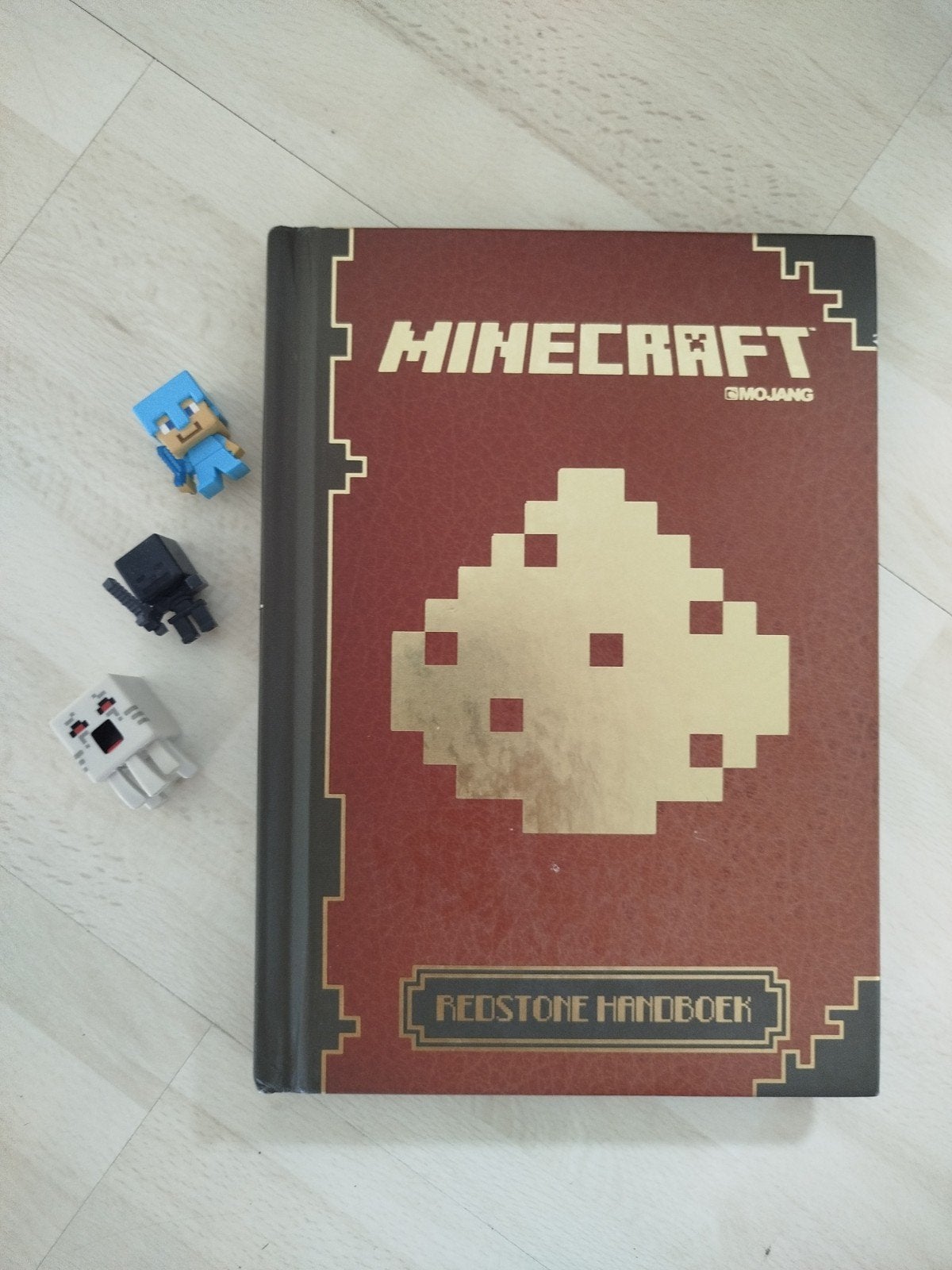 Minecraft Redstone Handboek met mini figs, Boeken, Ophalen of Verzenden, Zo goed als nieuw, Fictie algemeen