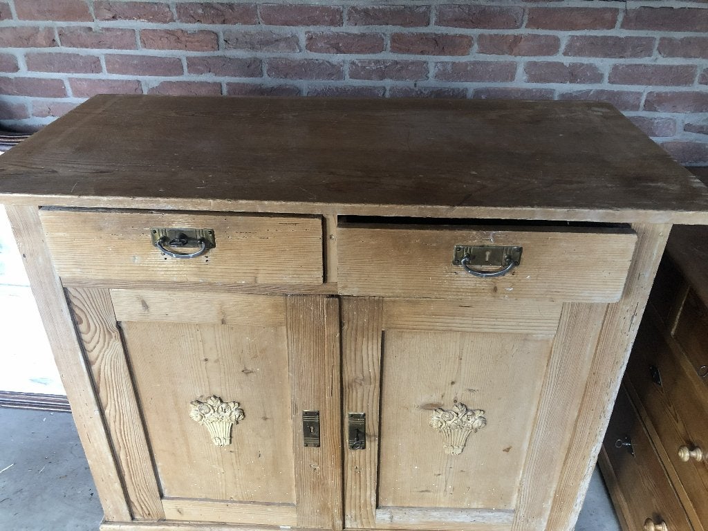Grenen kastje, Ophalen