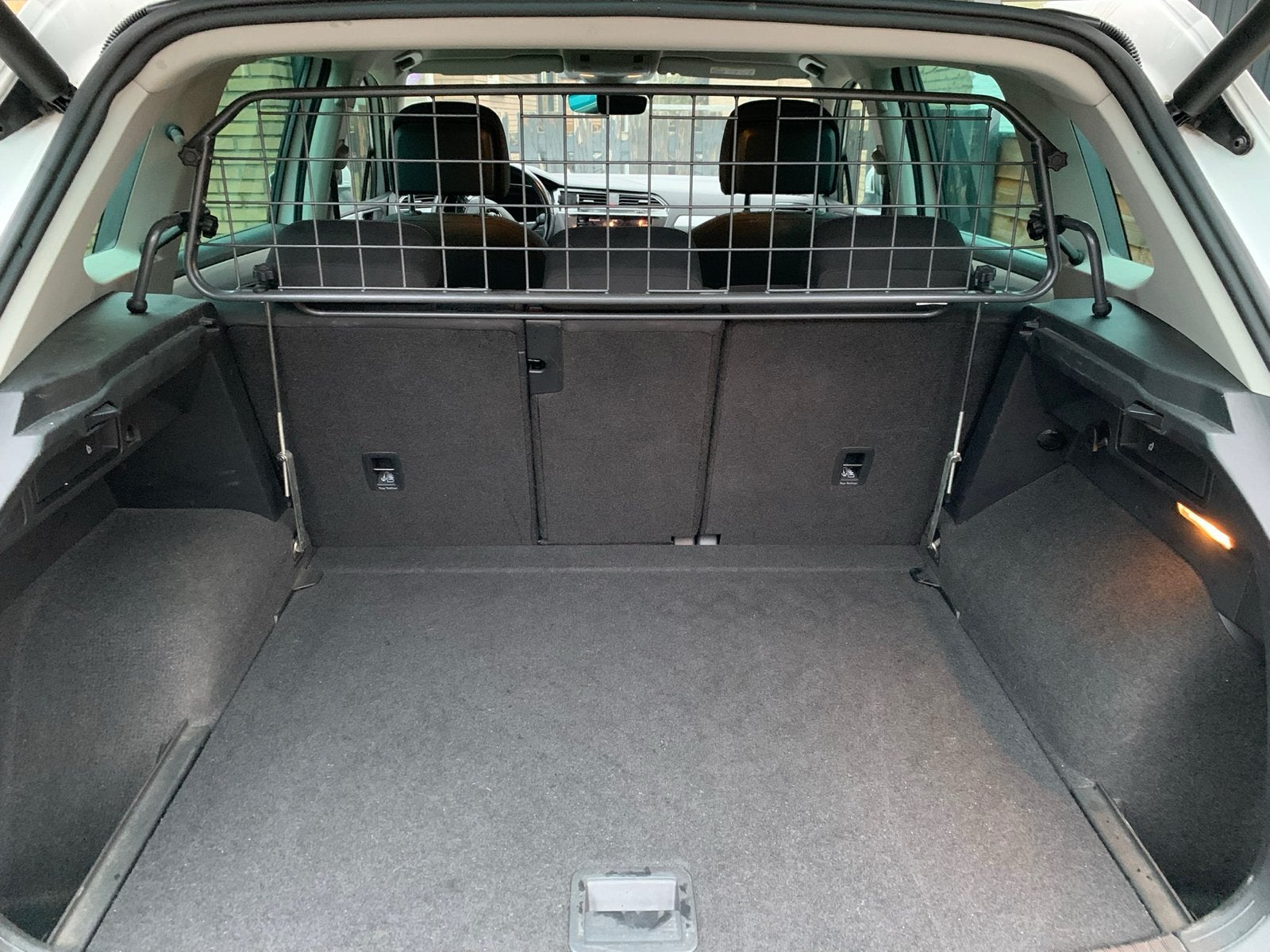 Travall Hondenrek / Bagagerek VW Tiguan II (TDG 1486 MV), Ophalen, Zo goed als nieuw