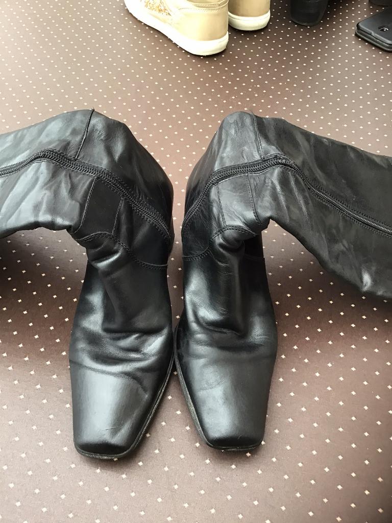 Laarzen hoog 37 zwart met bandjes, Kleding | Dames, Schoenen, Ophalen of Verzenden, Zo goed als nieuw, Zwart, Hoge laarzen