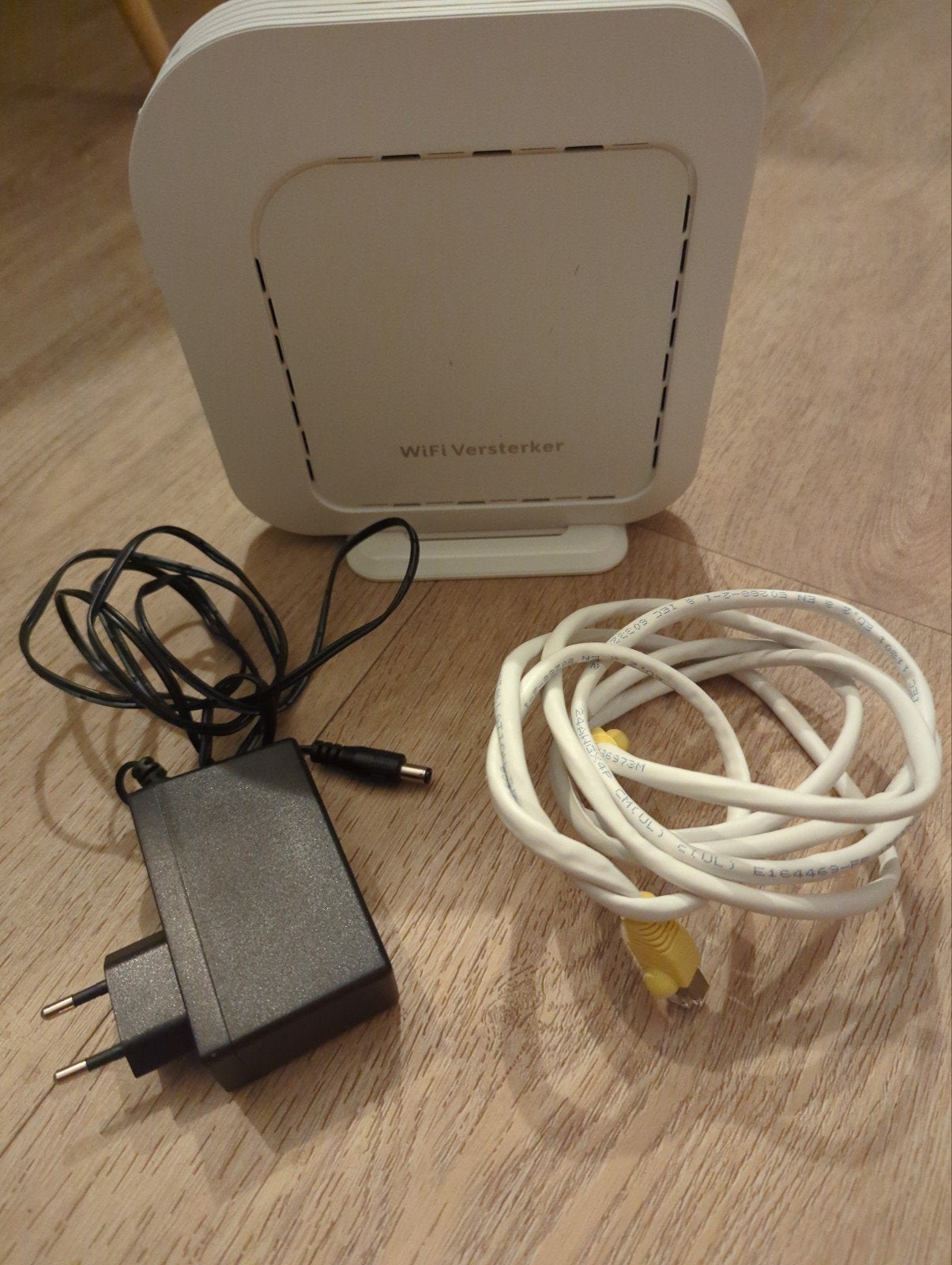 Wifi Versterker met adapter en UTP kabel, Ophalen of Verzenden, Zo goed als nieuw, Onbekend