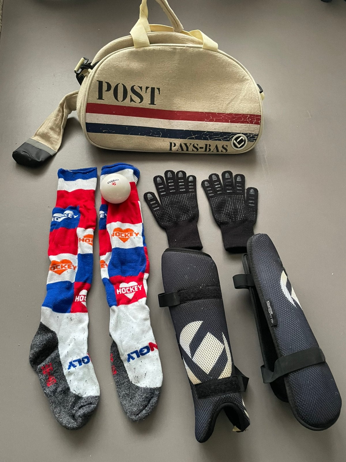 Hockey tas, scheenbeschermers, bal, sokken en handschoenen, Sport en Fitness, Ophalen of Verzenden, Gebruikt, Overige typen