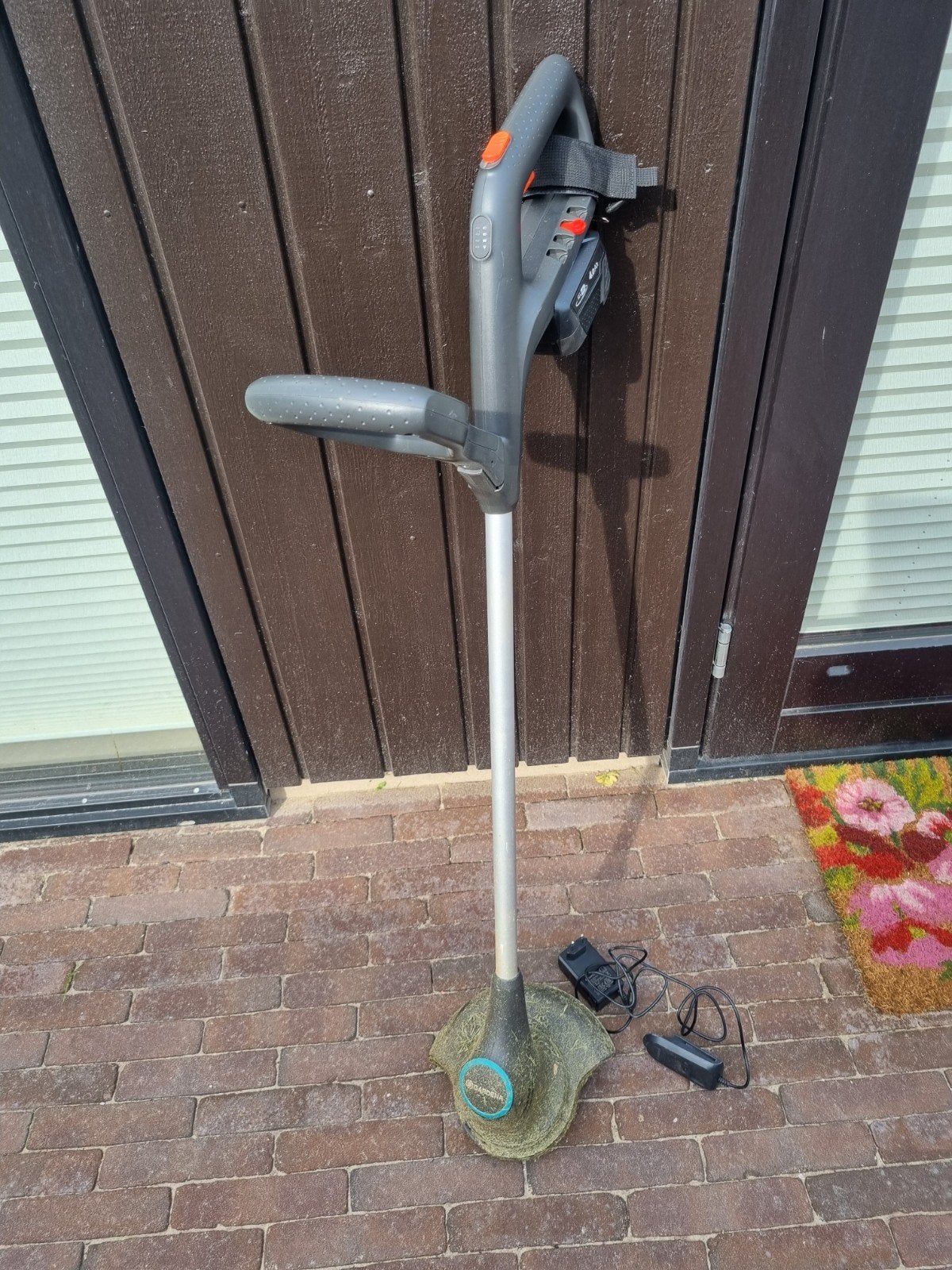 Gardena Accu Grastrimmer met lader en extra messen, Ophalen, Gebruikt, Accu, 10 tot 30 cm