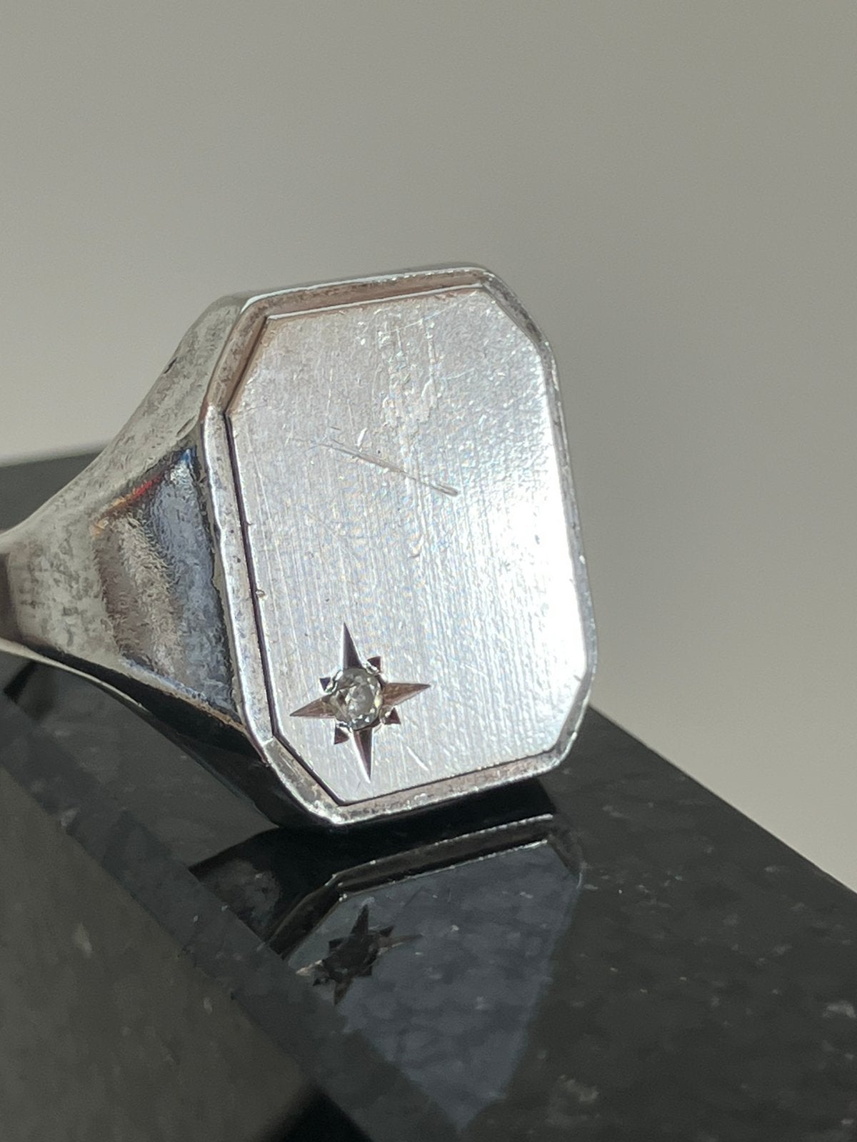 Zilveren zegelring met steentje, Sieraden, Tassen en Uiterlijk, Ringen, 18 tot 19, Ophalen of Verzenden, Zo goed als nieuw, Dame