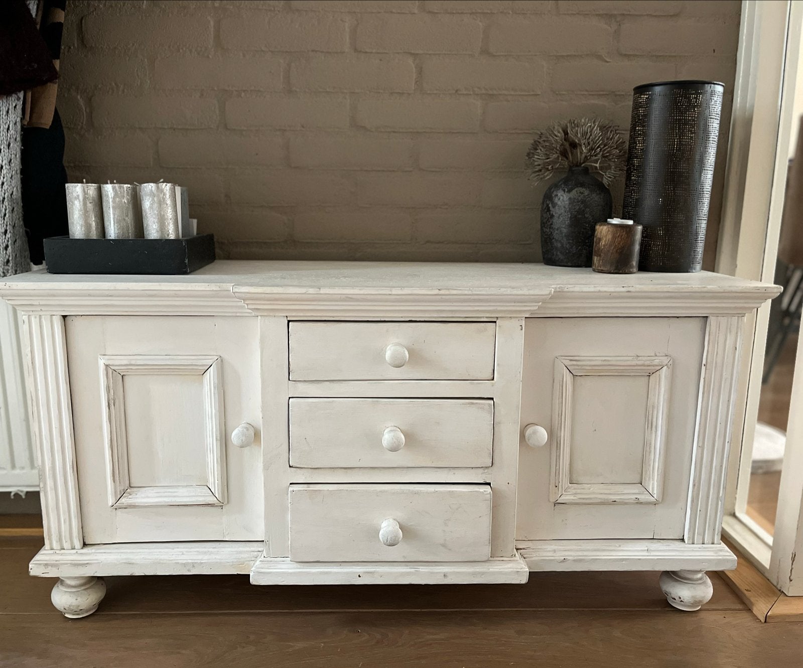 Gratis wit  mini dressoir met lades en deuren, Huis en Inrichting, Ophalen, Gebruikt, 100 tot 150 cm, Met lade(s)