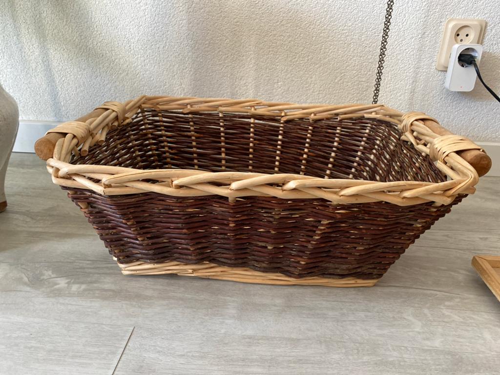 Decoratieve rieten mand - Bruin en naturel, Gebruikt, Mand, Ophalen of Verzenden, Riet