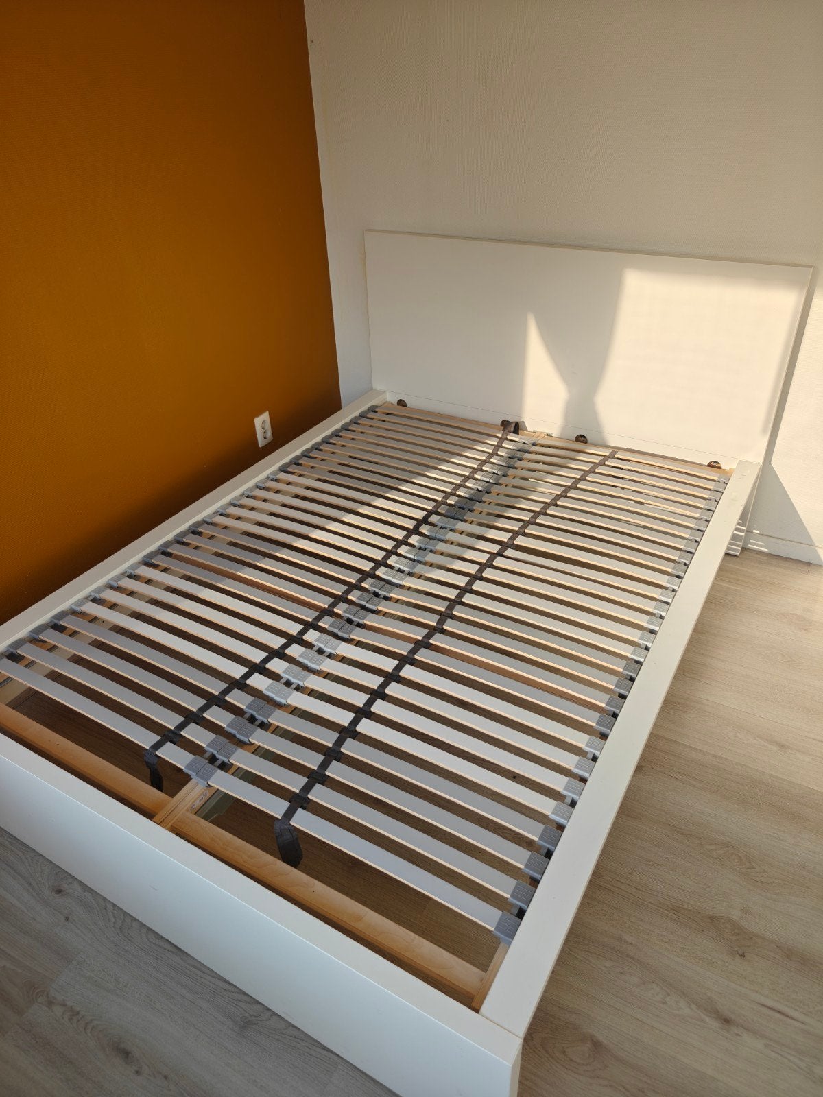 Bed en lattenbodem 140x200, Huis en Inrichting, Ophalen, Gebruikt, Wit, Tweepersoons