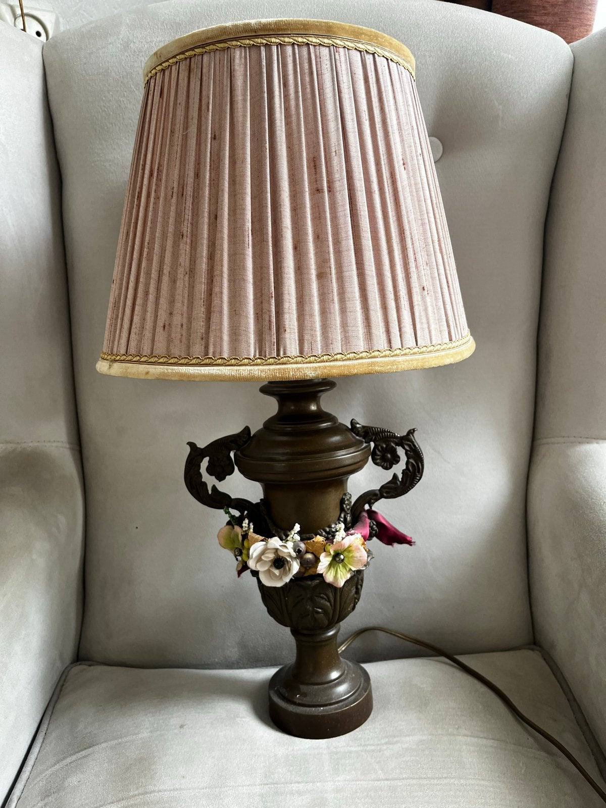Vintage Tafellamp met Plissé Kap en Bloemdecoratie, Ophalen