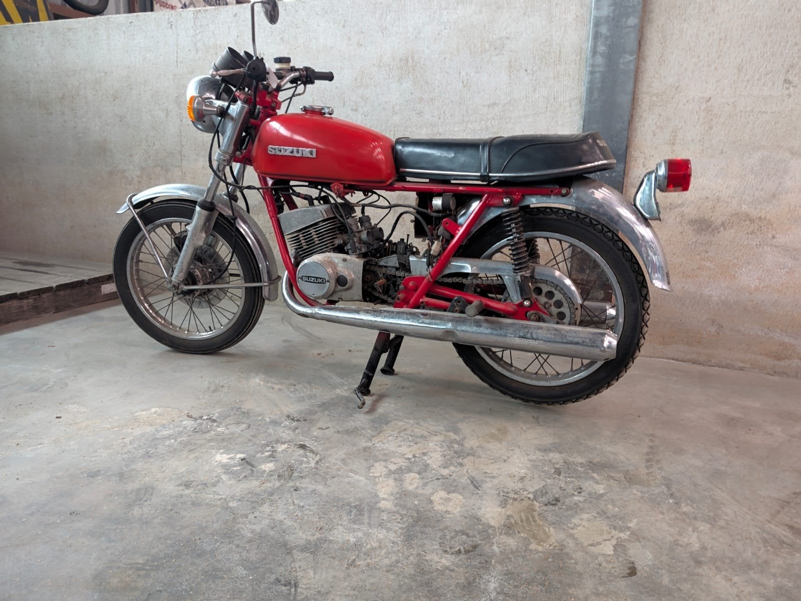 suzuki GT250A   1976 mooi winterproject, 250 cc, 2 cilinders, Gebruikt, Handgeschakeld