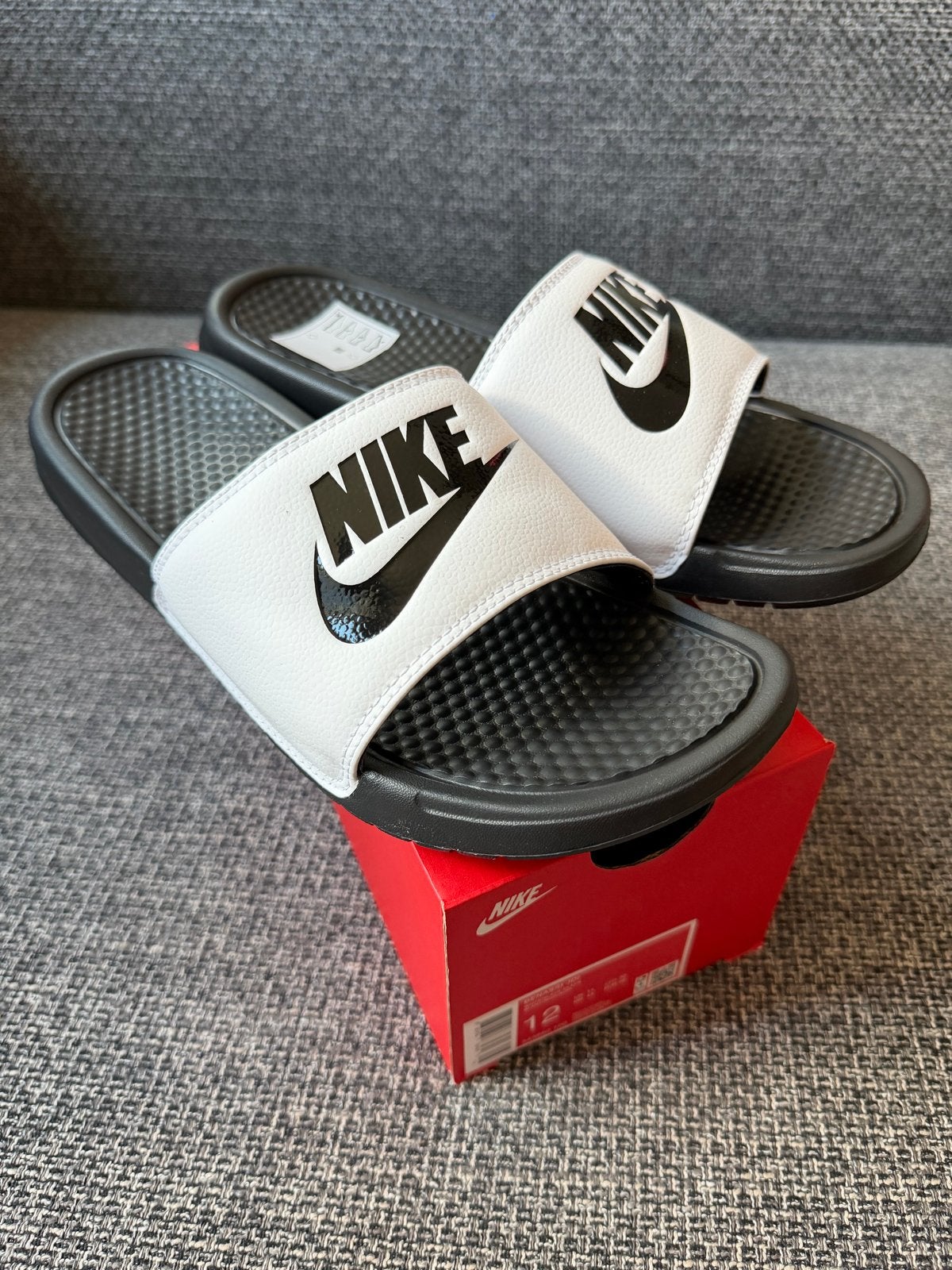 Nike Benassi JDI slippers maat 46 - Nieuw met doos, Kleding | Heren, Schoenen, Slippers, Wit, Nieuw, Ophalen of Verzenden