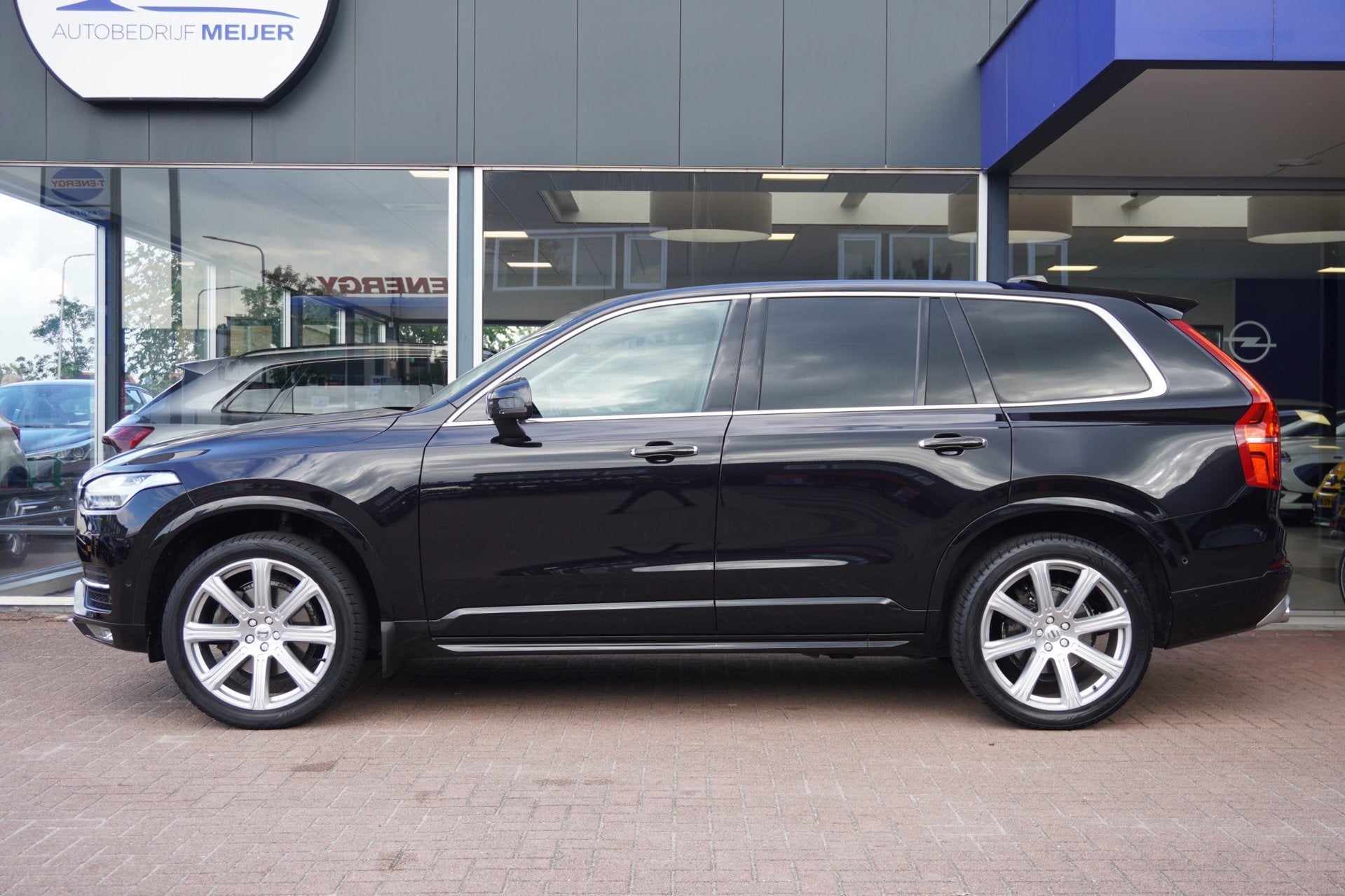 Volvo XC90 2.0 T5 AWD Inscription Automaat | Airco | Navigat, Dealer onderhouden, Gebruikt, 1969 cc, Bedrijf