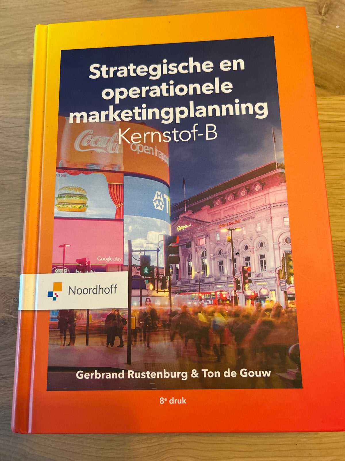 Strategische en operationele marketingplanning Kernstof-B, Ophalen of Verzenden, Zo goed als nieuw, Economie en Marketing
