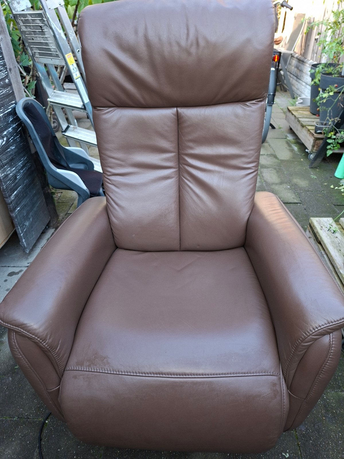 Hukla sta op relaxfauteuil - Bruin leer, elektrisch verstelb, Ophalen, Minder dan 75 cm, Zo goed als nieuw, Modern, comfortabel
