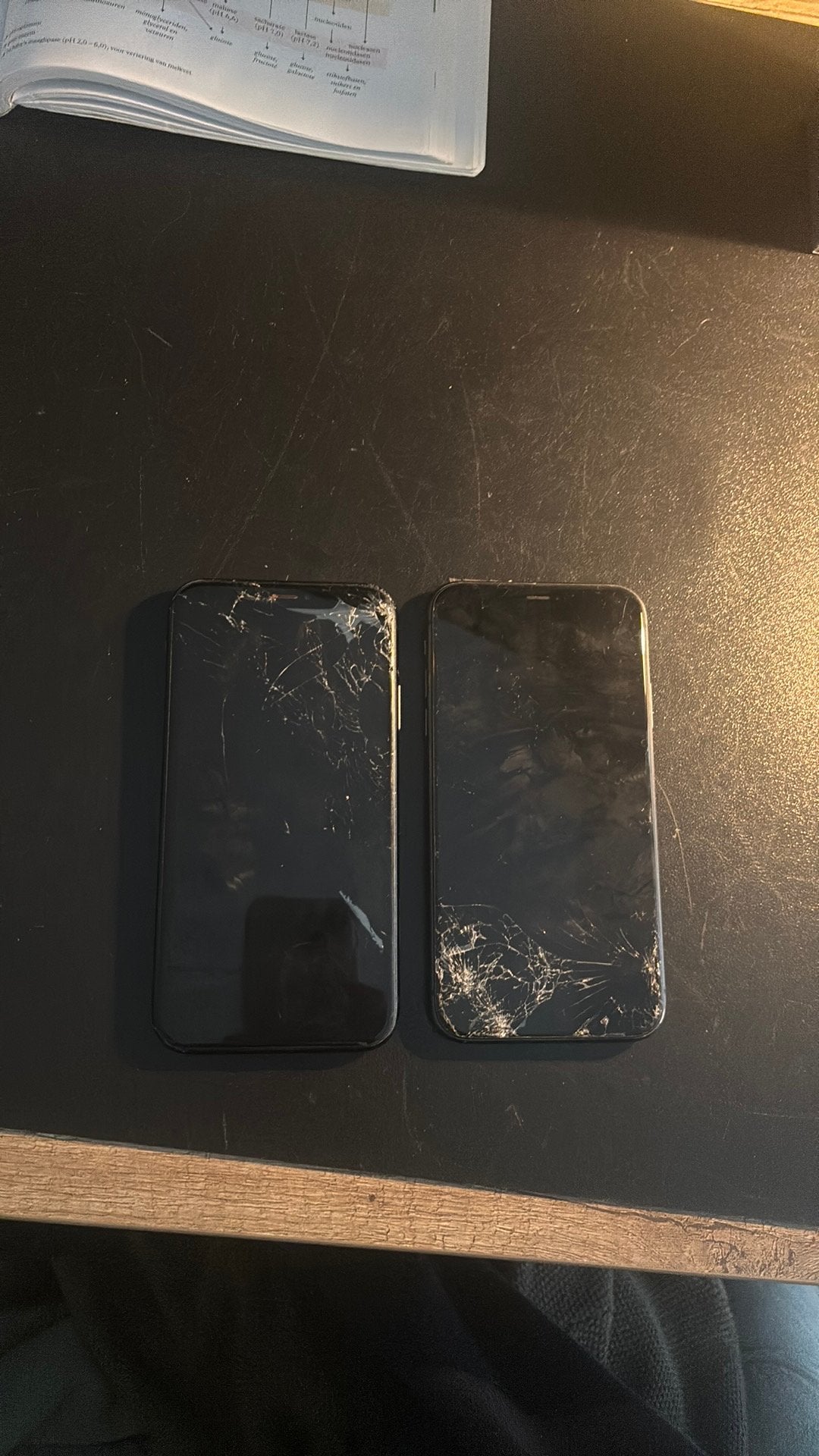 2 iphones (1x 11, 1x XR), Telecommunicatie, Ophalen of Verzenden, Niet werkend, Zwart, 64 GB