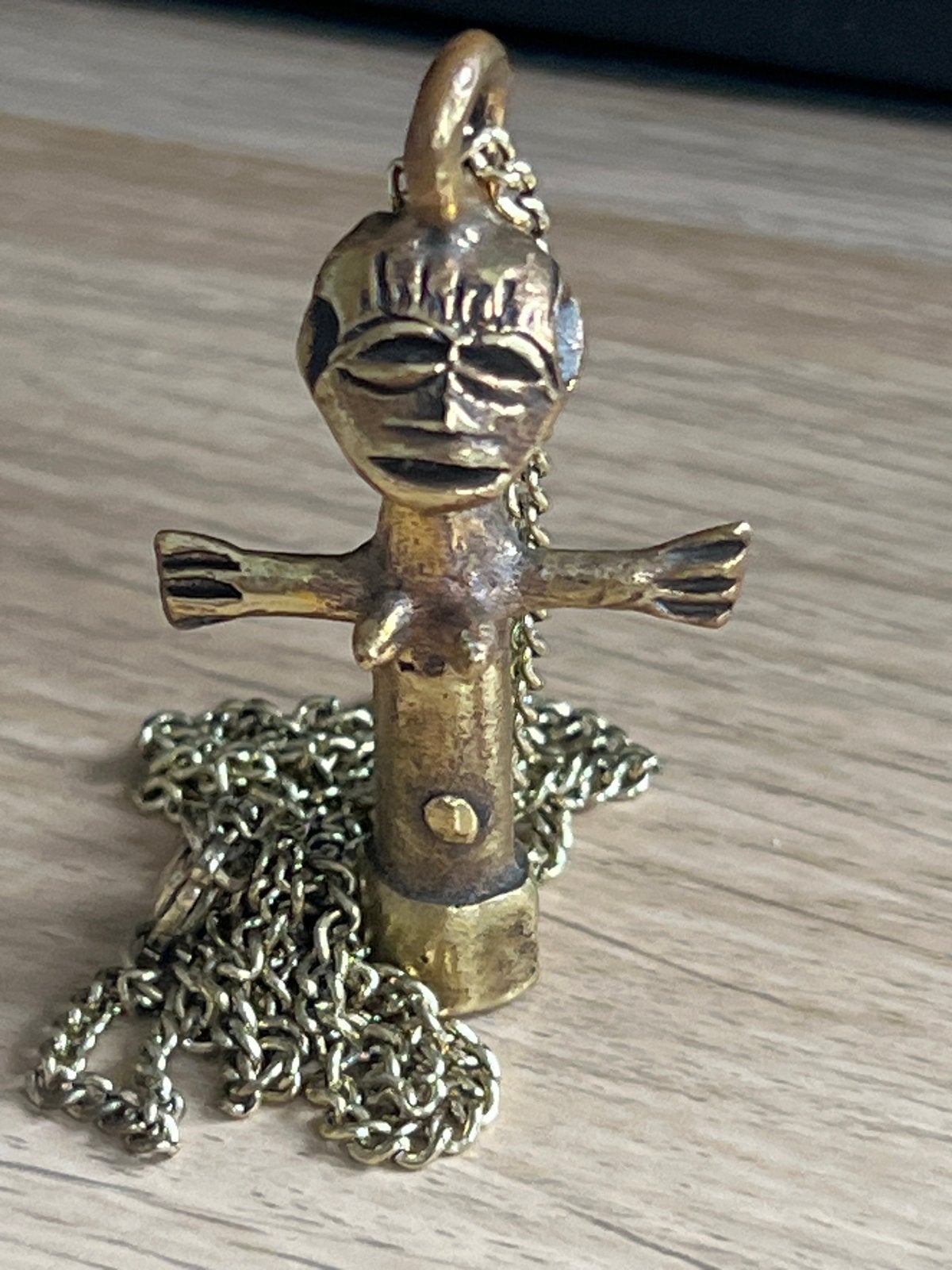 Aparte 'Afrikaanse' hanger met ketting - Antiek/Curiosa, Ophalen of Verzenden, Overige materialen