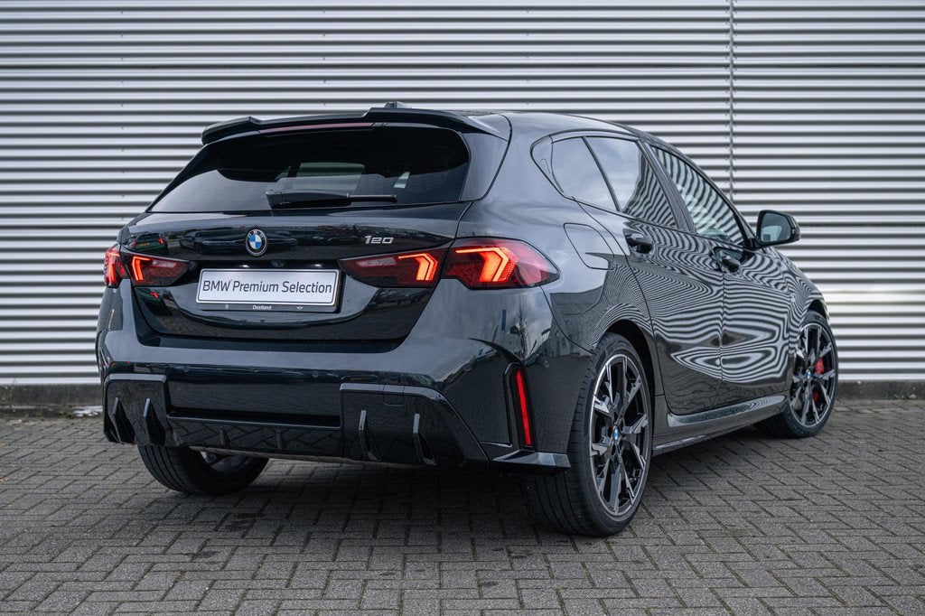 BMW 1 Serie 120 High Executive M Sport Automaat / Panoramada, Auto's, BMW, Gebruikt, Euro 6, 156 pk, Met garantie (alle)