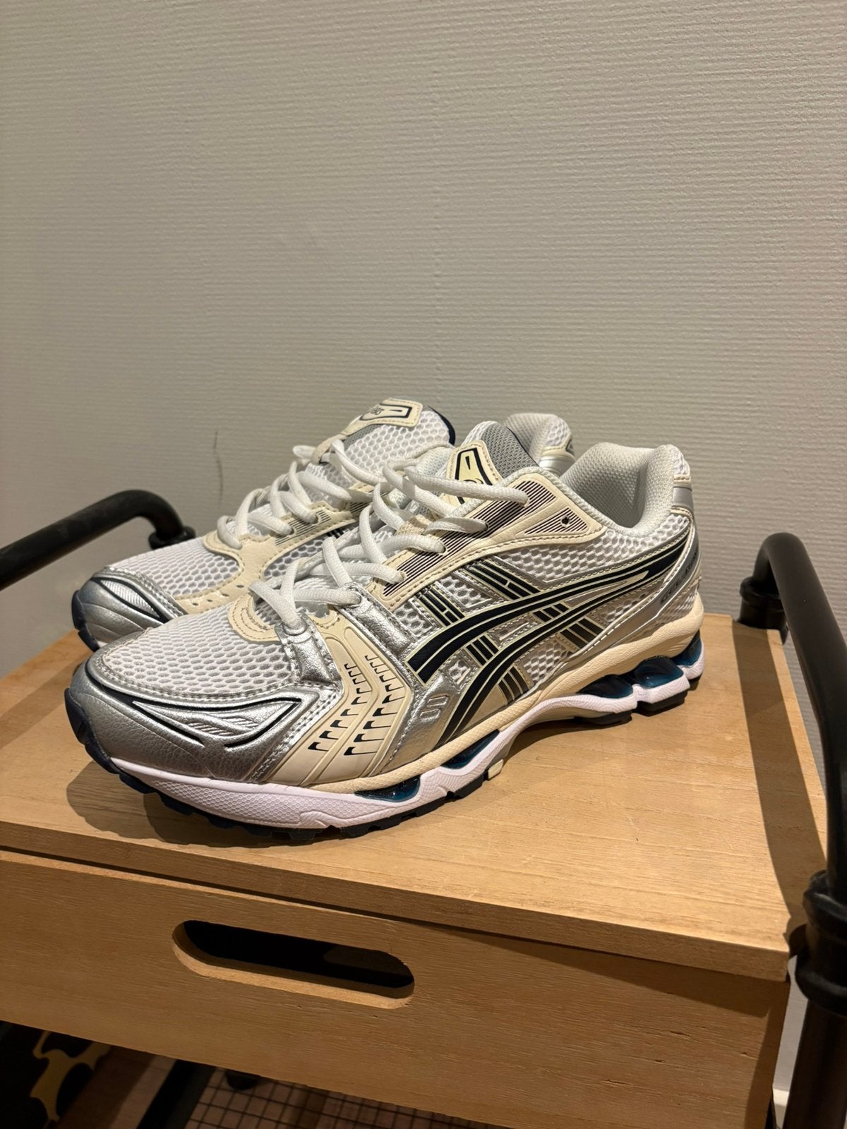 Asics gel kayano midnight, Kleding | Heren, Schoenen, Ophalen of Verzenden, Zo goed als nieuw, Wit