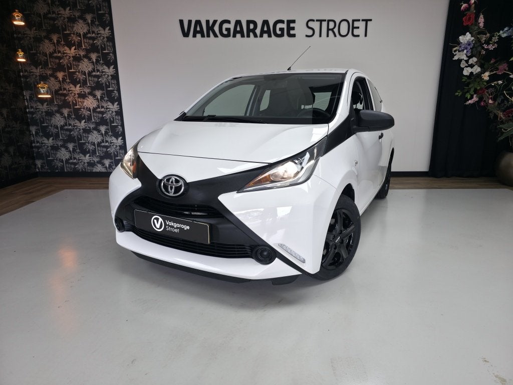 Toyota Aygo 1.0 VVT-i x-fun | cruise | ac | voll deal oh + b, Auto's, Toyota, Stof, Gebruikt, 4 stoelen, Wit