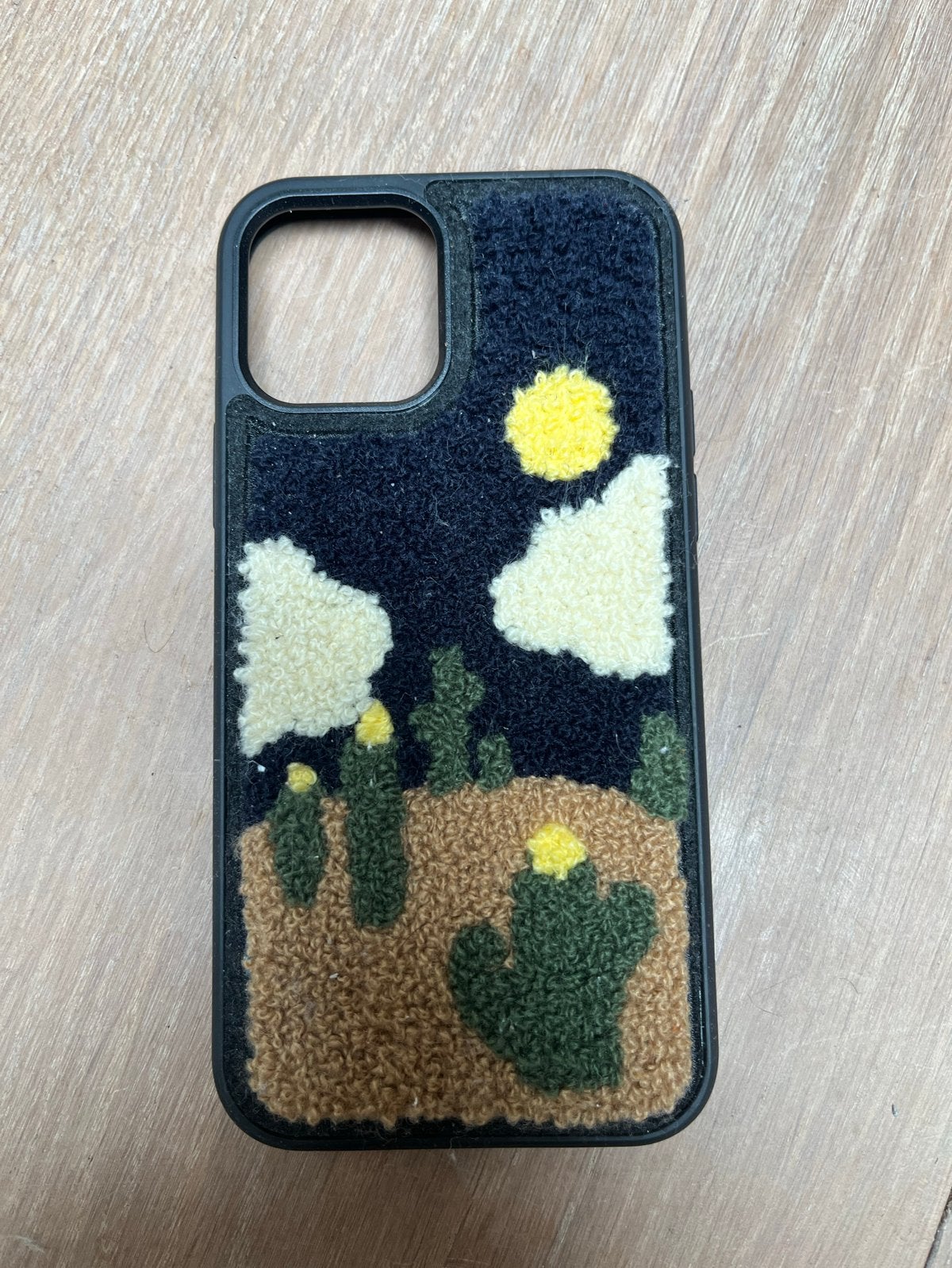Uniek iPhone 12/12 Pro hoesje met geborduurd patroon, Kunststof, Overige merken, Hoesje of Tasje, Ophalen of Verzenden