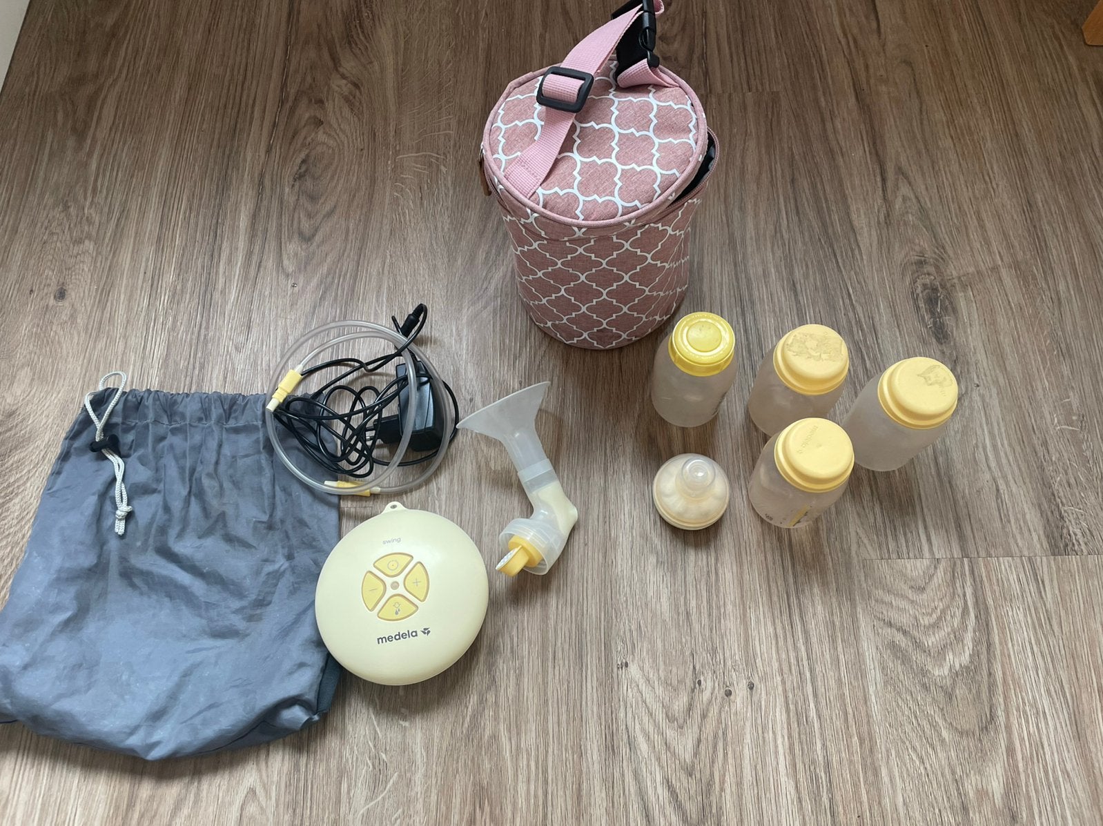 Medela swing met accesoires, Kinderen en Baby's, Gebruikt, Medela, Automatisch, Borstkolf