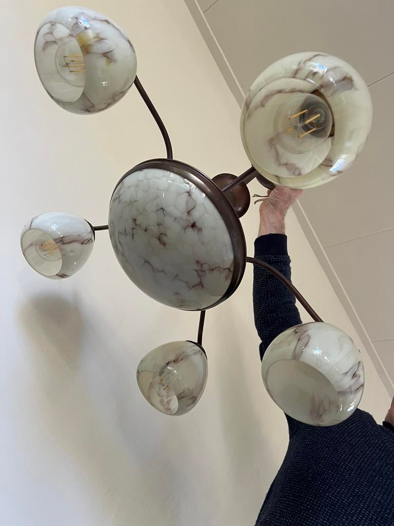 Art deco hanglamp van gemarmerd glas met koper/brons., Antiek en Kunst, Antiek | Lampen, Ophalen