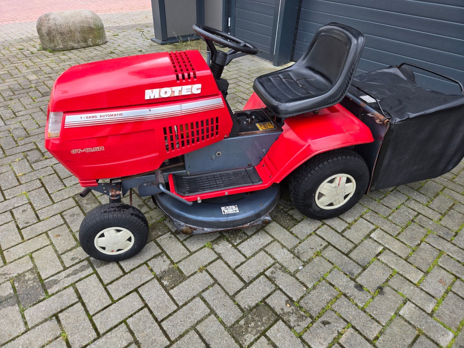 Zitmaaier motec 
Moter 12/5pk b&s, Ophalen, Zo goed als nieuw, 50 cm of meer