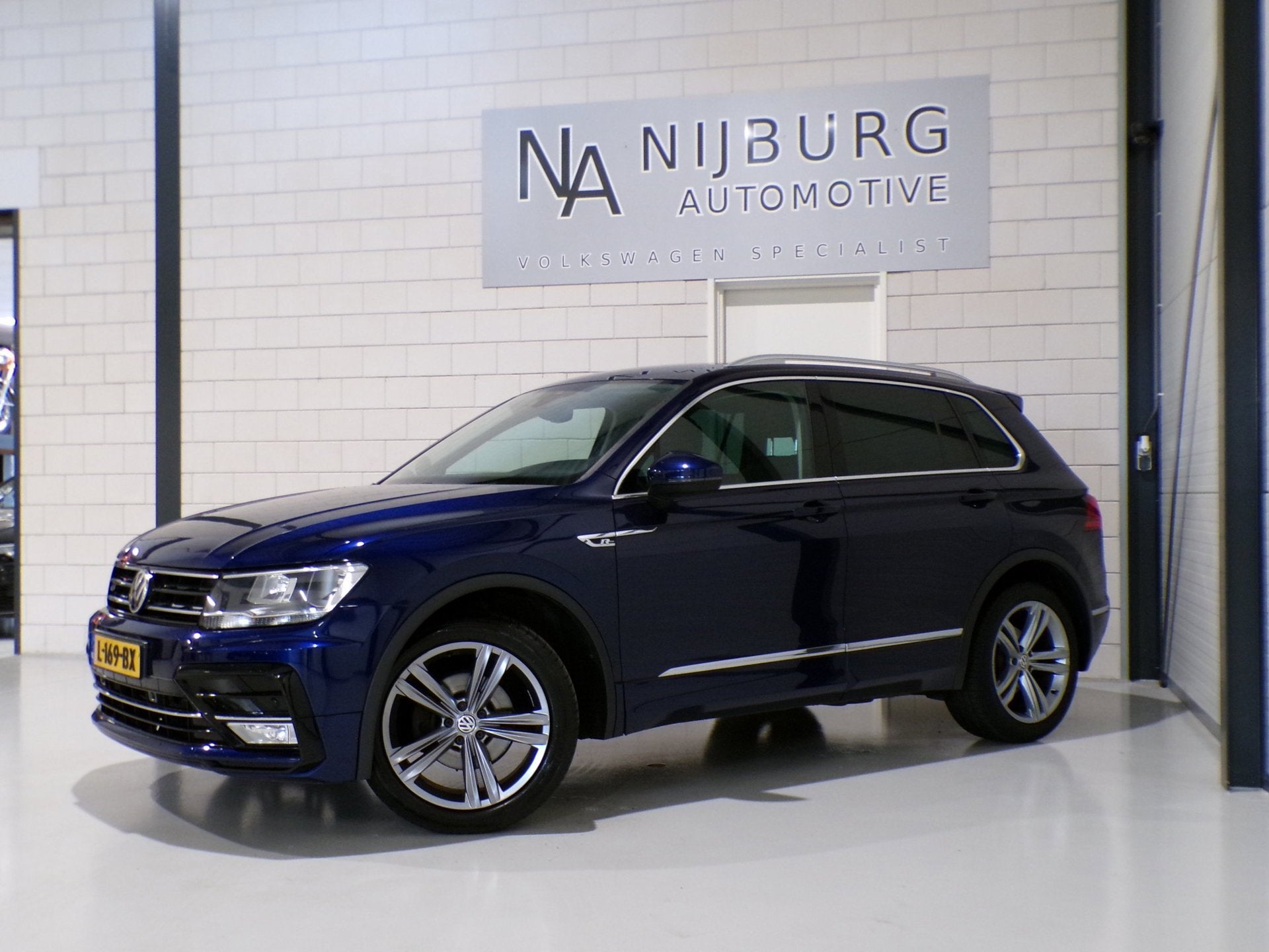Volkswagen Tiguan 1.4 TSI ACT 150PK R-Line Connected Series, Voorwielaandrijving, Euro 6, 150 pk, Blauw