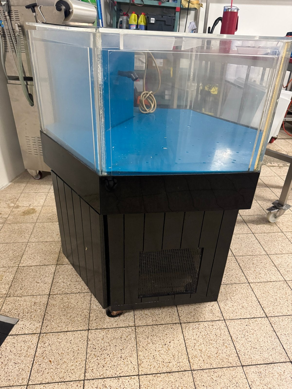 Homarium leefbak voor schaal en schelpdieren, Ophalen