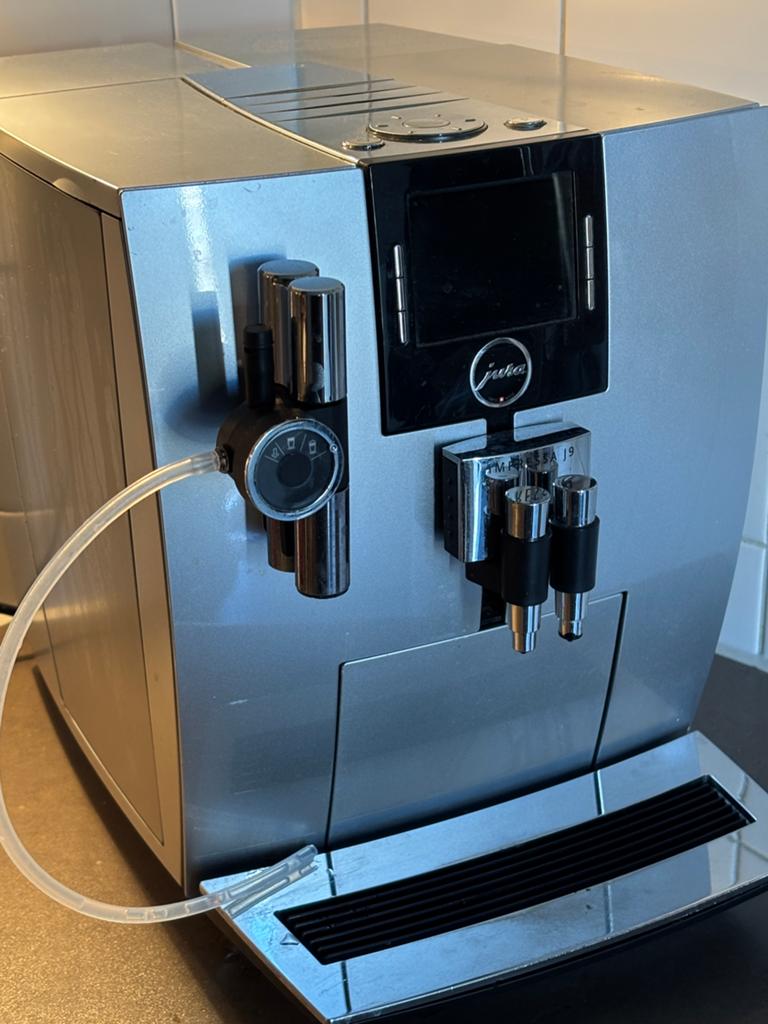 Jura j9.3, Witgoed en Apparatuur, Koffiezetapparaten, Ophalen of Verzenden, Zo goed als nieuw, Koffiemachine