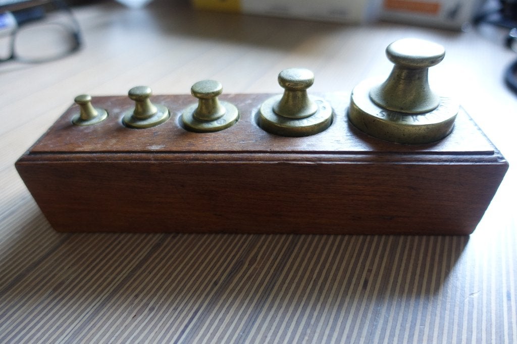Set Koperen Gewichten in Houten Blok, Antiek en Kunst, Ophalen of Verzenden