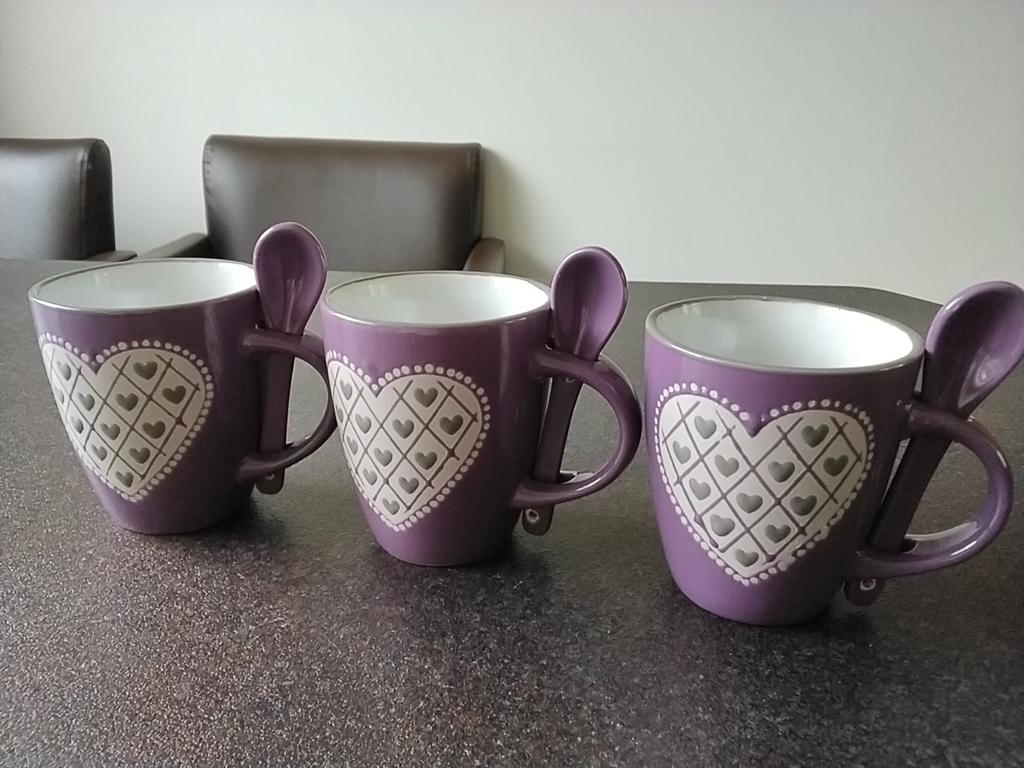 2 setjes hartjes koffiekopjes met lepel!, Ophalen of Verzenden, Keramiek, Overige stijlen, Kop(pen) en/of Schotel(s)