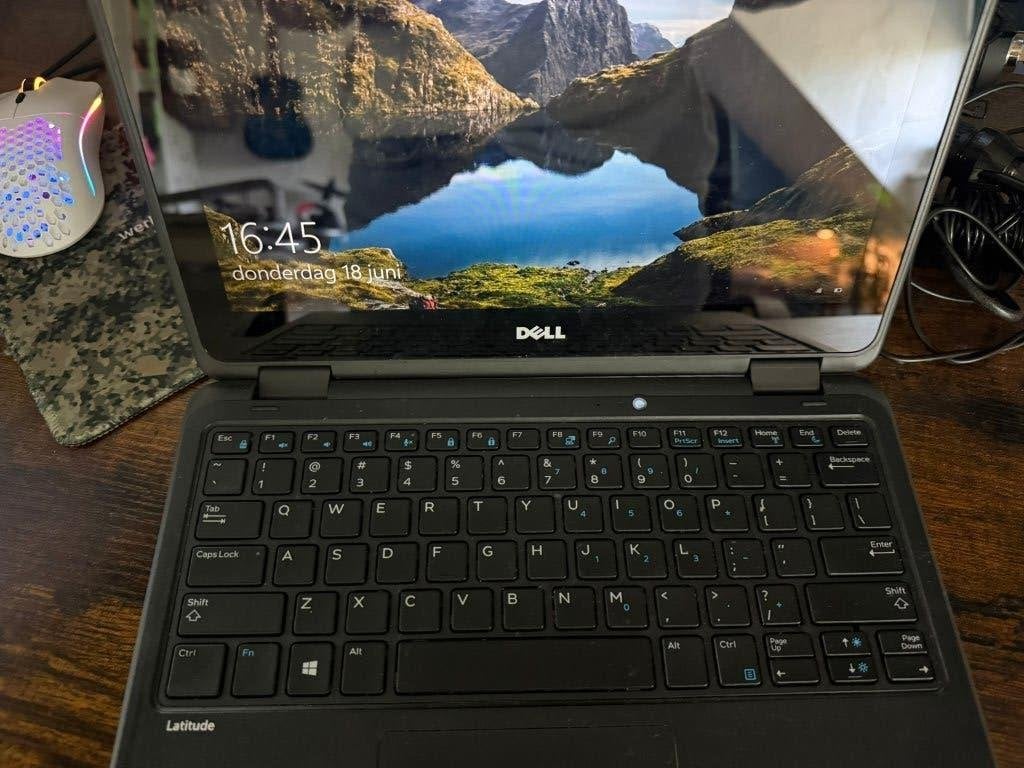 Dell Latitude Laptop 3189, Computers en Software, Ophalen, 2 tot 3 Ghz