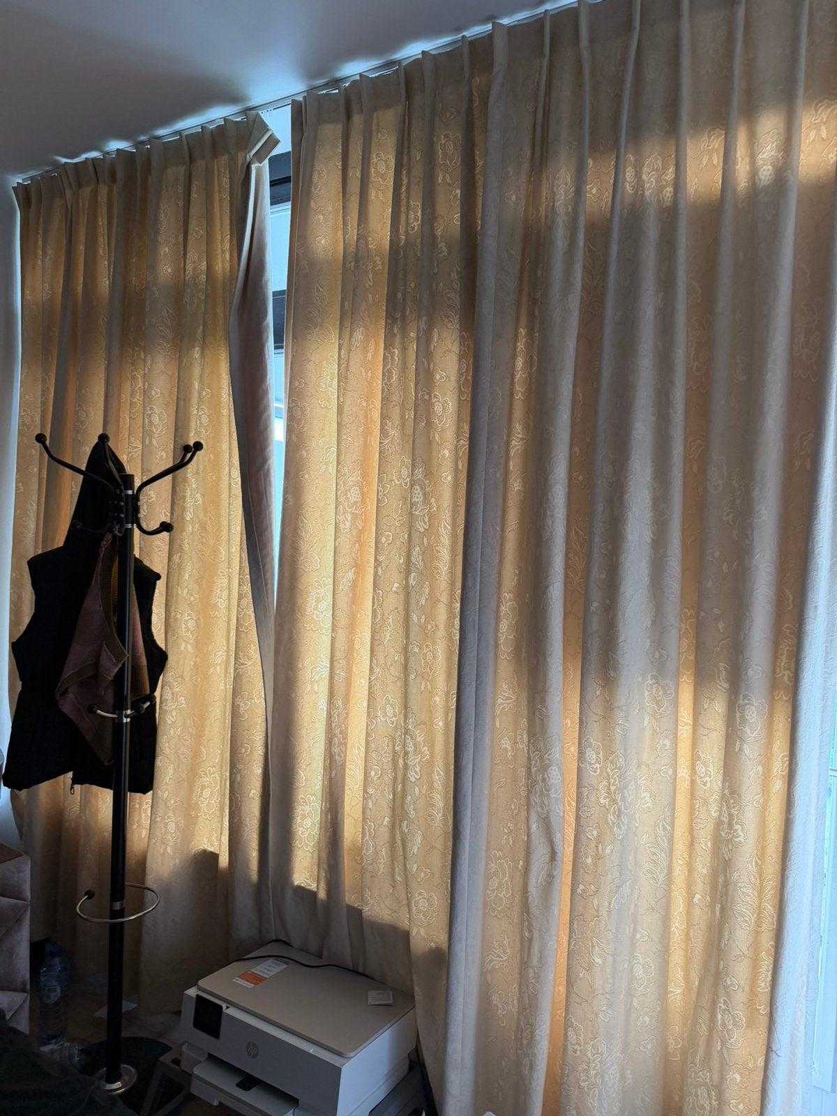 Gordijn met ophangstang, Huis en Inrichting, Stoffering | Gordijnen en Lamellen, Ophalen of Verzenden, 200 cm of meer