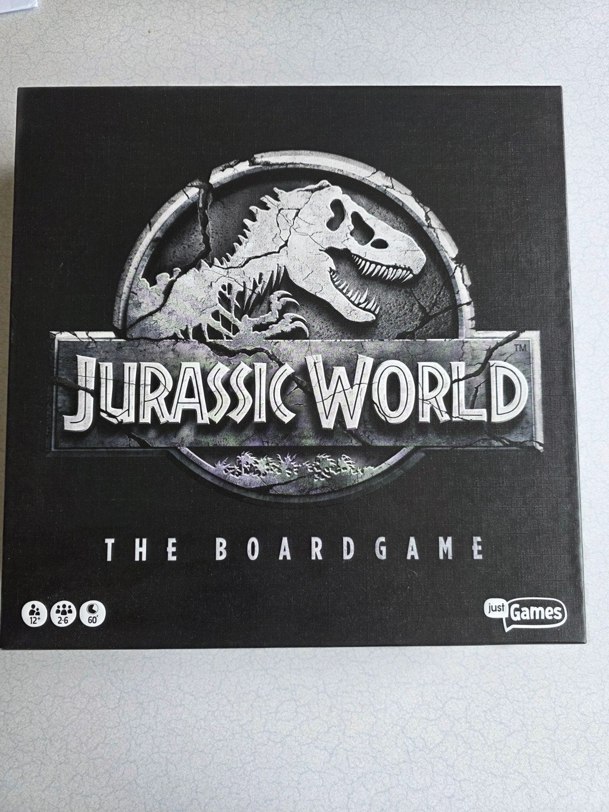 Jurassic World: The Boardgame - Bouw je eigen dinopark!, Vijf spelers of meer, Ophalen of Verzenden, Zo goed als nieuw, Just Games
