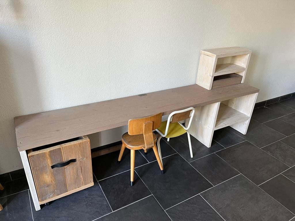 Complete kinderhoek met twee vintage stoeltjes, Ophalen, Gebruikt, Tafel(s) en Stoel(en)