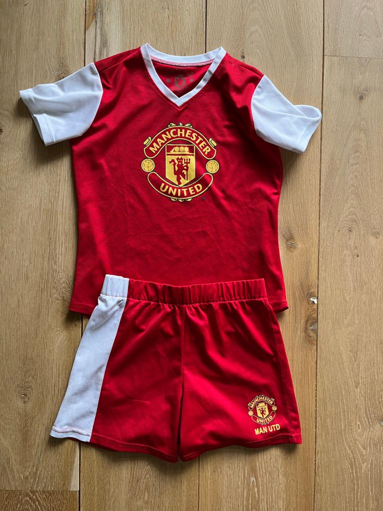 Manchester United tenue voor kinderen, Kinderen en Baby's, Kinderkleding | Maat 134, Ophalen of Verzenden, Zo goed als nieuw