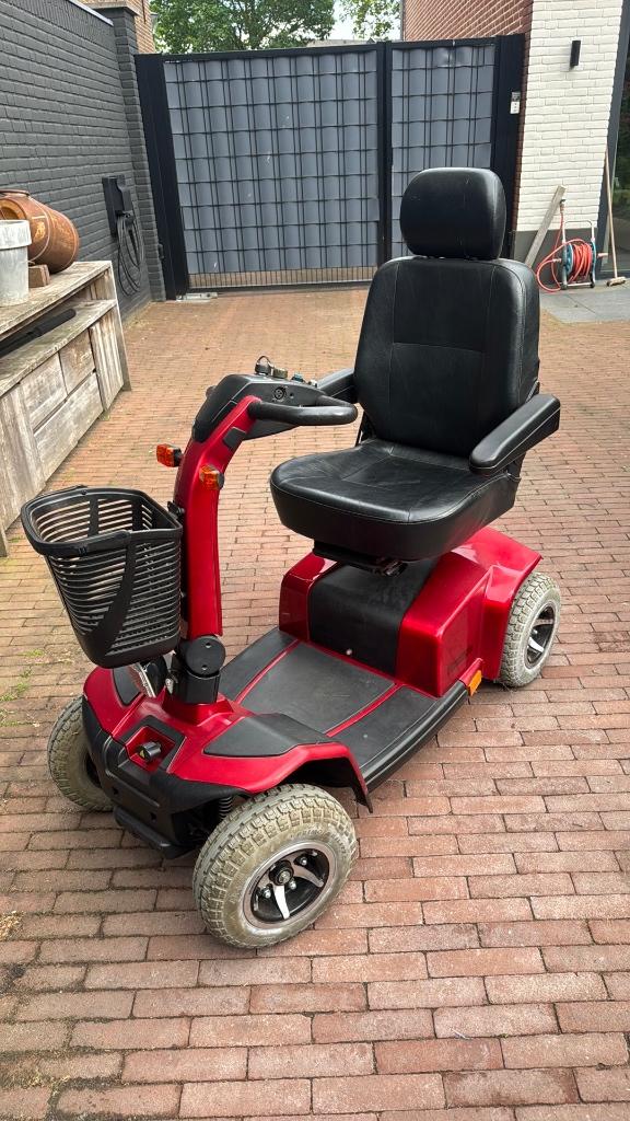Te koop: Pride Elegance Plus scootmobiel – 4-wiel, rood, Ophalen, 26 t/m 35 km, 11 t/m 15 km/u, Gebruikt