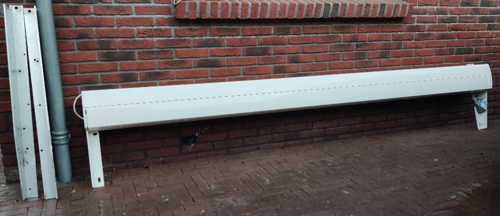 Knikarm zonnescherm elektrisch, lang 306 cm uitval ca 230 cm, Tuin en Terras, Zonneschermen, Ophalen, Elektrisch, Zo goed als nieuw