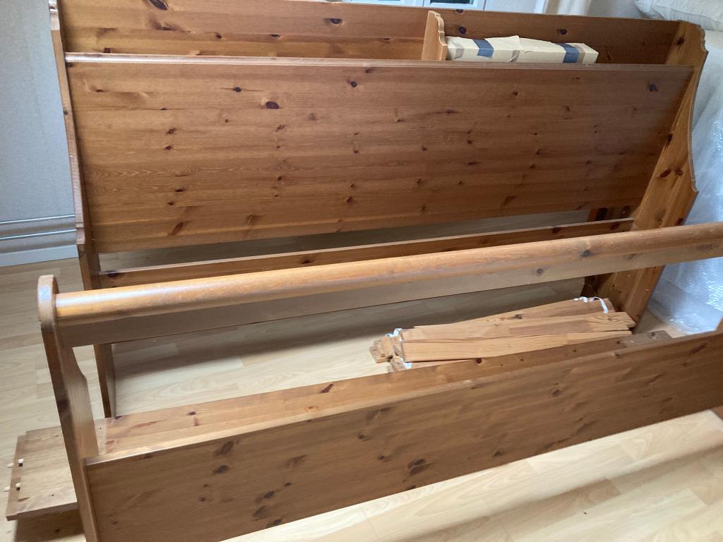 IKEA LEKSVIK bedframe – massief hout, Ophalen, Bruin, Tweepersoons, Zo goed als nieuw