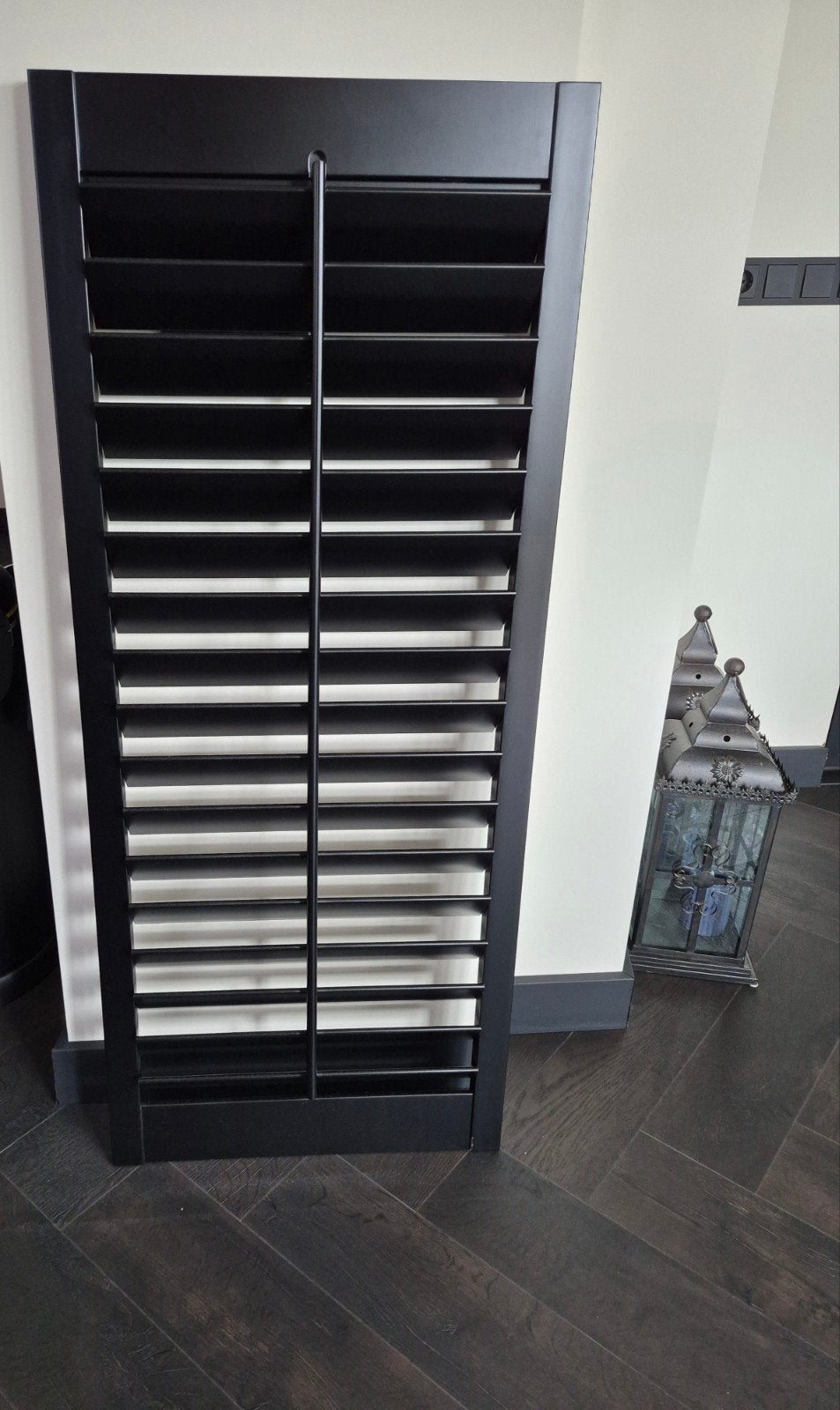 Zwarte Shutter - Stijlvolle Raambekleding, Ophalen, 126 cm, Zwart, Hout