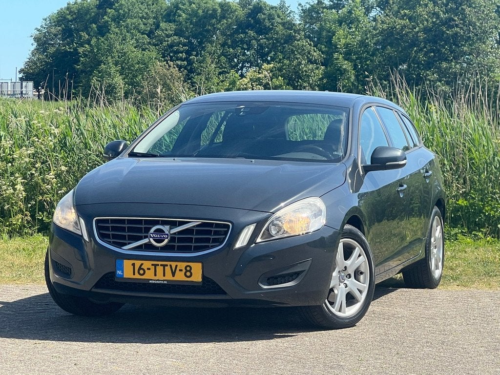 Volvo V60 1.6 T3 Kinetic- Savile Grey Metallic - NAV - Cruis, Auto's, Voorwielaandrijving, Gebruikt, Zwart, 4 cilinders