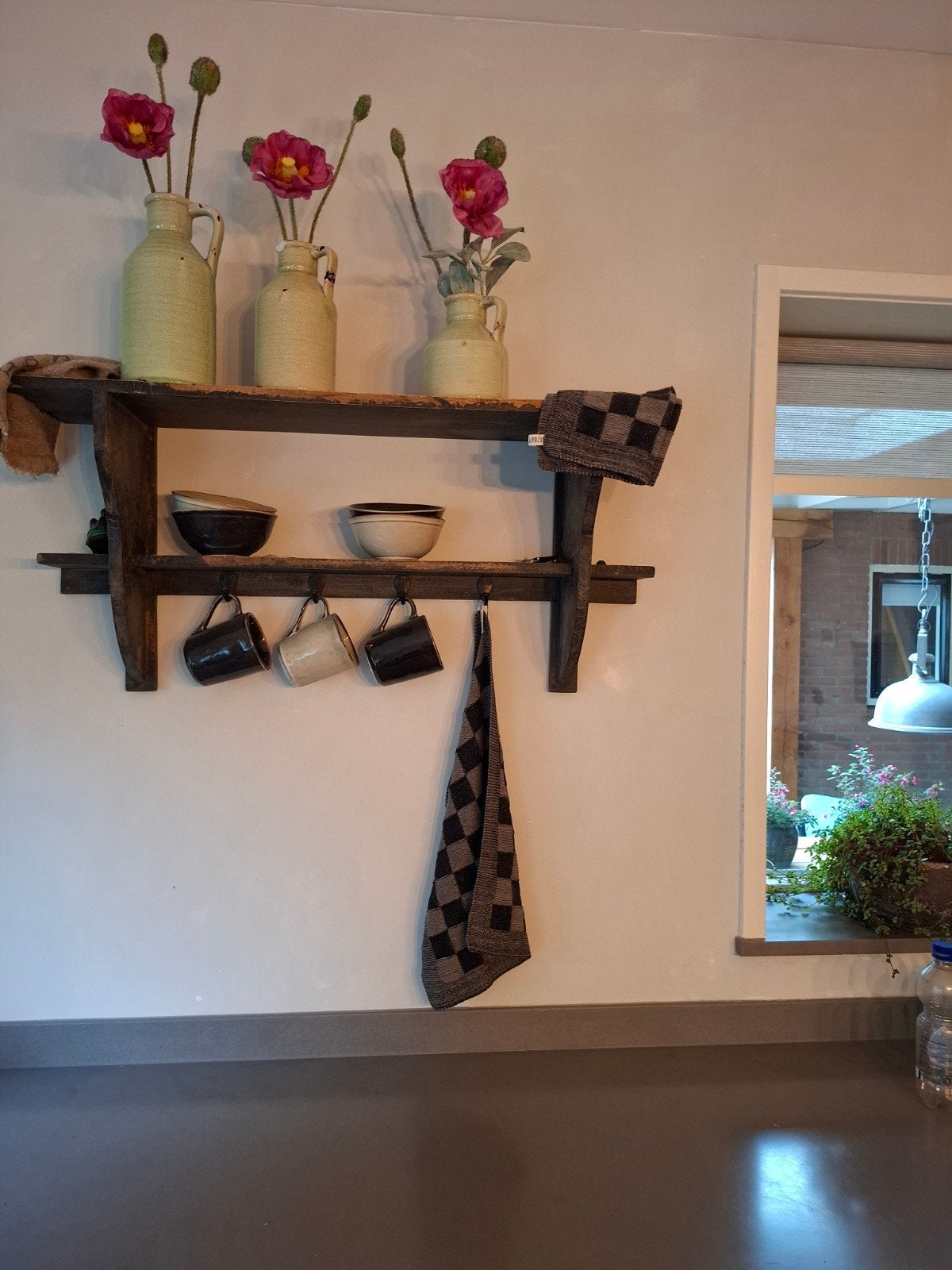 Rustiek houten wandrek met haken, Ophalen