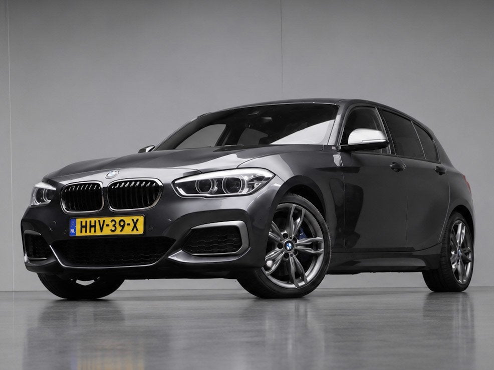 BMW 1-serie M135i xDrive Sport (GROOT NAVI,PDC,MATRIX,STOELV, Gebruikt, Euro 6, 327 pk, Automatische klimaatregeling