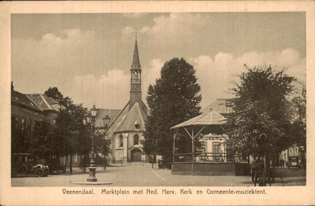 Veenendaal - Marktplein - Ned. Herv. Kerk en Muziektent, Ophalen of Verzenden, 1920 tot 1940, Ongelopen, Utrecht