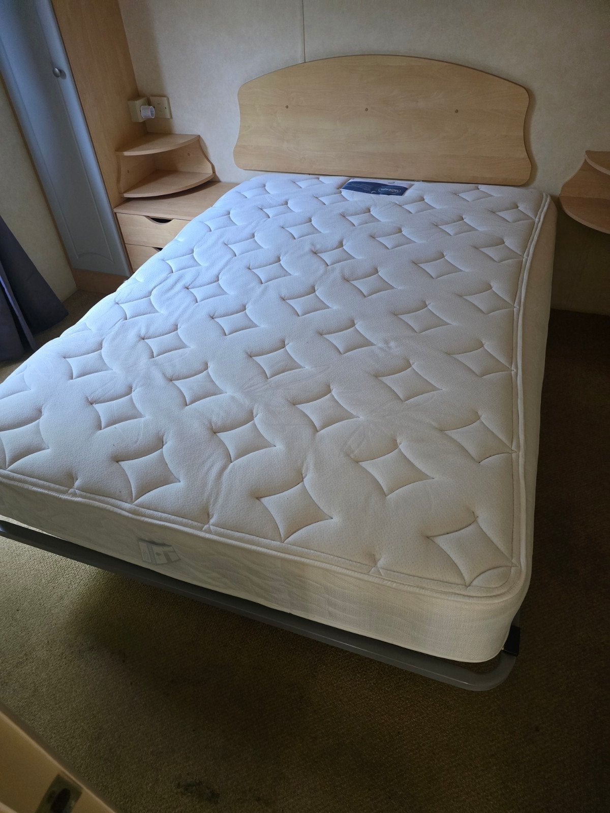 Caravanbed 140x200 met lattenbodem en matras, Ophalen