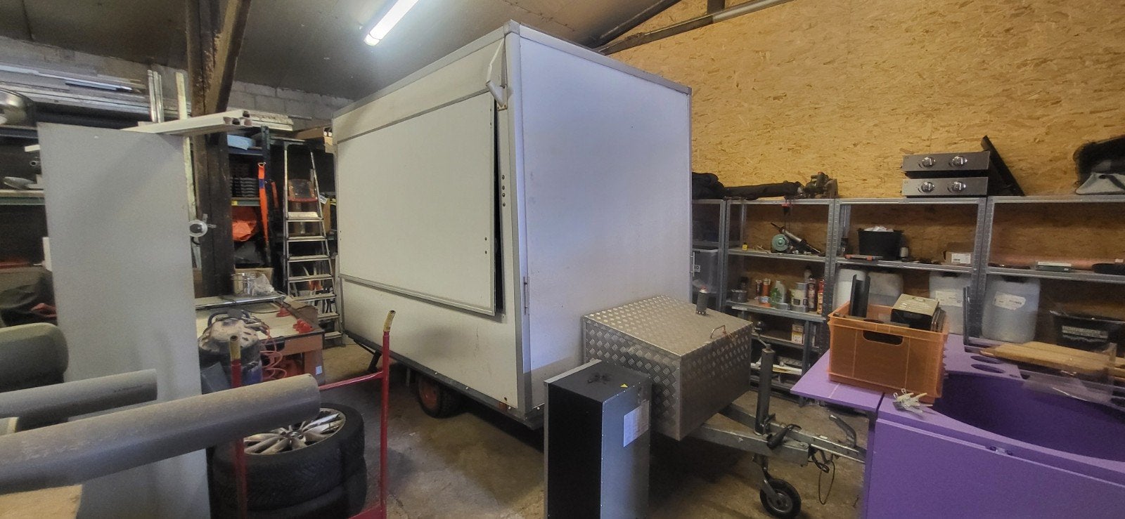 Foodtruck aanhanger, koelkast, diepvries en afzuiging (3x2m), Ophalen