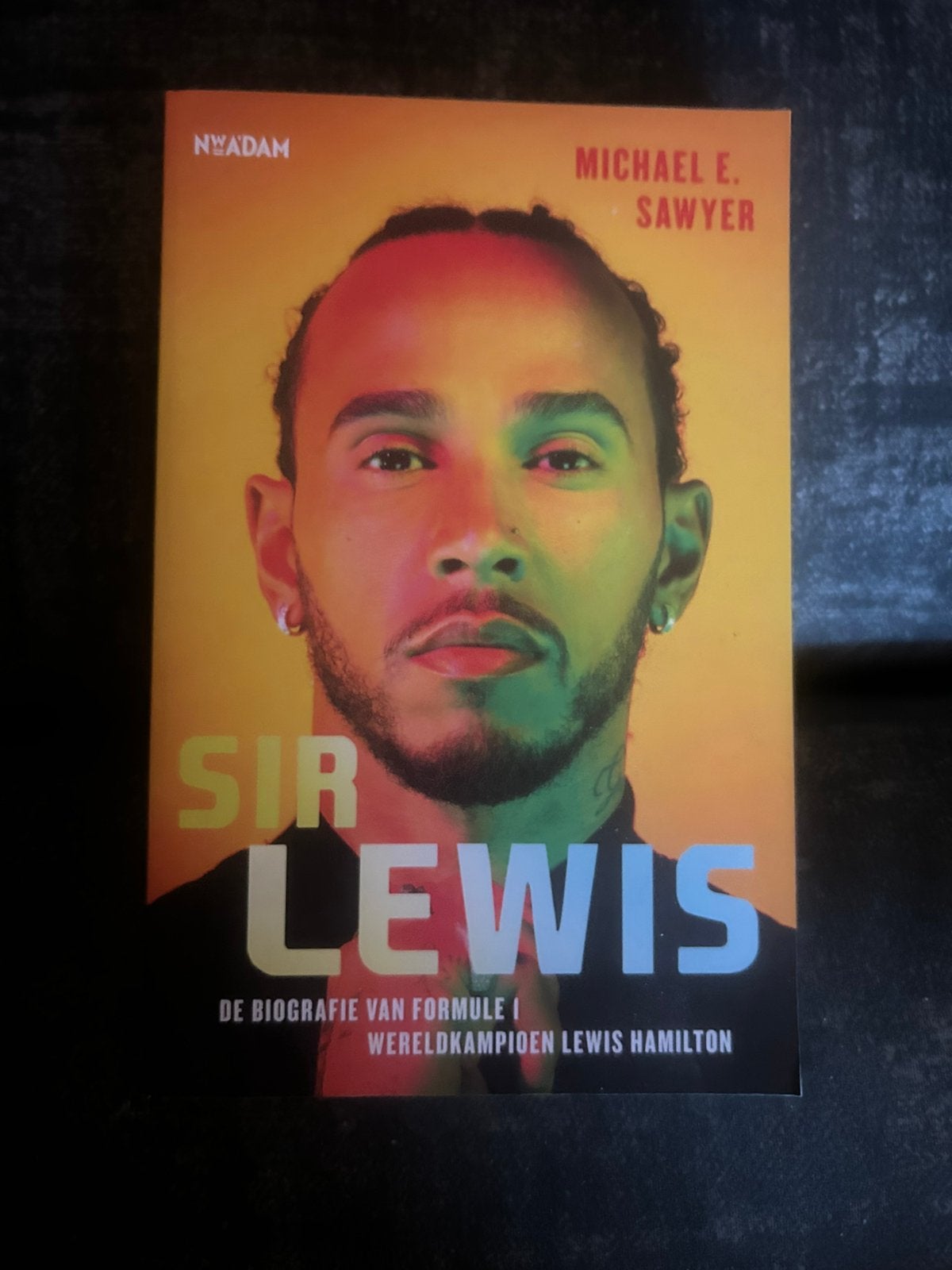LEWIS HAMILTON de biografie SIR LEWIS, Ophalen of Verzenden, Nieuw, Sport