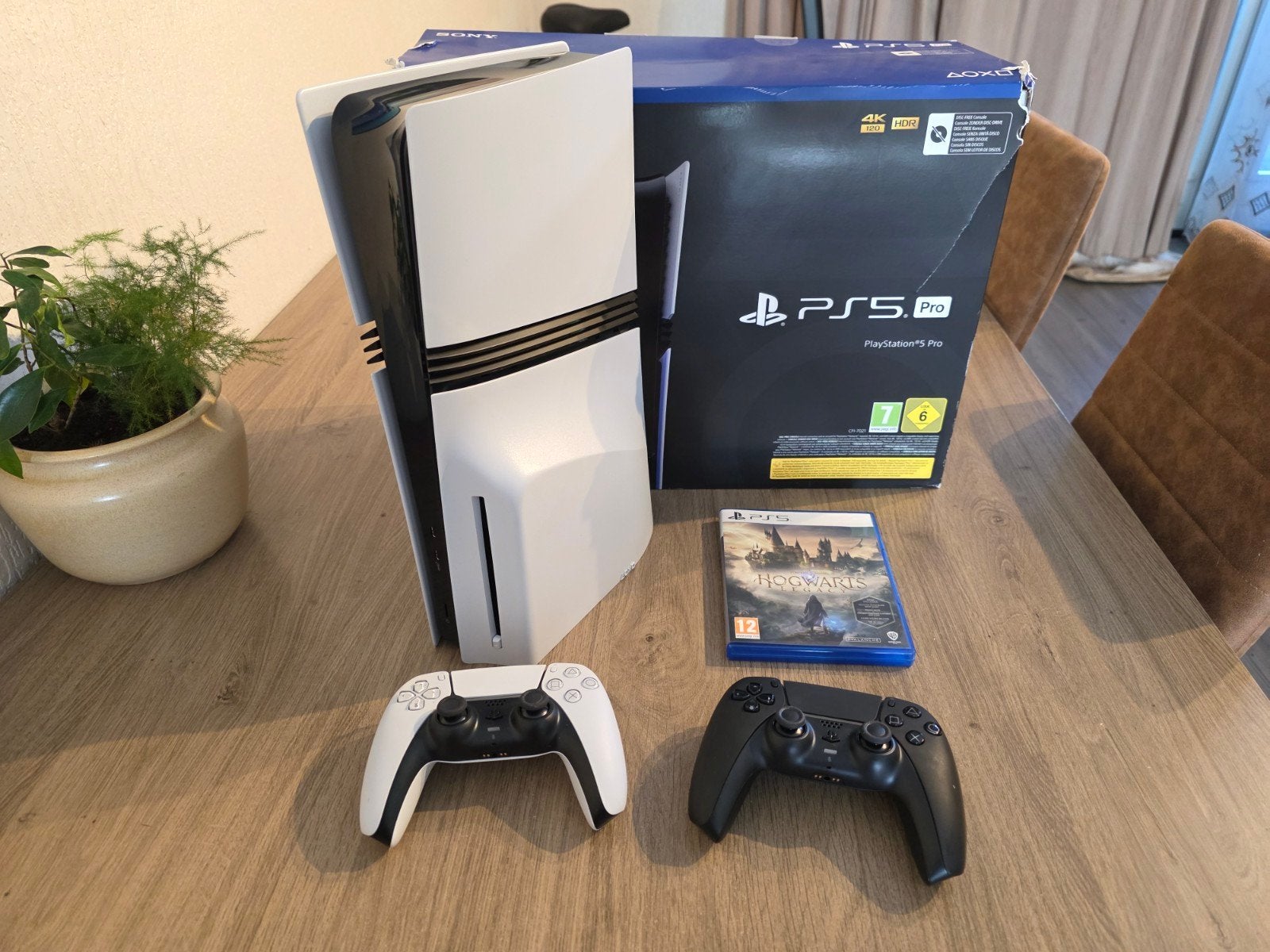 Playstation 5 Pro 2TB + Disc Drive + 2 Controllers + Game, Ophalen of Verzenden, Zo goed als nieuw, Playstation 5