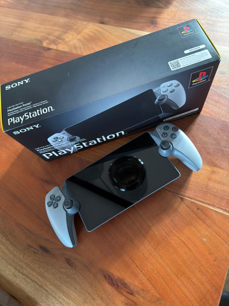 Playstation portal 30th anniversary, Spelcomputers en Games, Spelcomputers | Sony PlayStation 5, Ophalen of Verzenden, Zo goed als nieuw